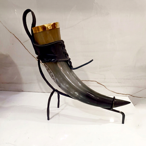 Corne à boire Viking polie de haute qualité avec support animalier, artisanat naturel européen écologique, objets de collection artistiques pour mariages et fêtes - Product Image 1