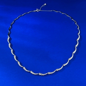 Collar de Plata S925 con Diseño de Ondas de Agua y Sonrisa, un Collar Diario Sofisticado y Elegante para Mujer - Product Image 3