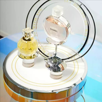 Plateau de présentation cosmétique de luxe pour comptoir, idéal pour les produits de soin, parfums et maquillage en magasin de détail