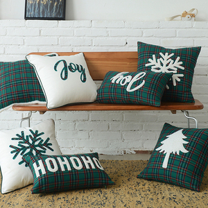 Vente en gros de taie d'oreiller de Noël à motif à carreaux vert Décoration de fête à la maison Housses de coussin de Noël bon marché - Product Image 2