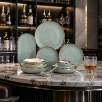 Service de table en porcelaine céramique de luxe violet nordique avec bordure dorée, peint à la main, durable, pour hôtels, comprenant