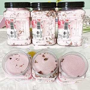 Vente chaude 1kg pétale sel <span class=keywords><strong>de</strong></span> bain exfoliant frottant boue gommage nettoyage en profondeur peau <span class=keywords><strong>de</strong></span> poulet éclaircissant gommage sel <span class=keywords><strong>de</strong></span> bain - Product Image 1