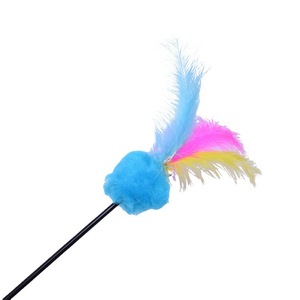 Bâton à plumes pour chat avec pompon, 65 cm de long, en plastique avec clochettes pour jeu interactif avec les animaux de compagnie - Product Image 5