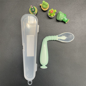 La cuchara de succión de silicona sin BPA se puede doblar 360 ° con caja de almacenamiento <span class=keywords><strong>para</strong></span> bebés pequeños que alimentan la vajilla de comedor - Product Image 4