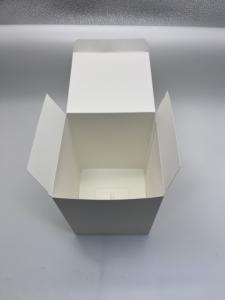 แผ่นกระดาษลูกฟูกแบบเรียบง่ายสีขาวเรียบแผ่นป้ายแขวนกางเกงยีนส์ลายนูนสี่เหลี่ยมพับได้เคลือบผิวด้านรีไซเคิลได้เป็นมิตรต่อสิ่งแวดล้อม - Product Image 5