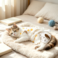 Baju Pemulihan Hewan Peliharaan Grosir OEM Setelah Sterilisasi Anti Jilatan Tipis Bernapas Motif Bunga Tali Belakang Dapat Disesuaikan untuk Kucing dan Anjing