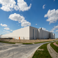 Entrepôt à structure métallique, hangar préfabriqué en métal, grande portée, bâtiment industriel pour stockage et logistique