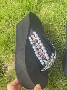 Sandali con Zeppa da Donna con Strass a Stella e Cinturino di Perle, Infradito con Plateau e Suola Spessa, Scarpe da Spiaggia Personalizzabili con Logo, Vendita all'Ingrosso - Product Image 4