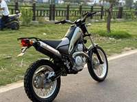 Moto d'aventure pour adultes Old School Tricker XG250, monocylindre refroidi par air, jantes à rayons, selle confortable