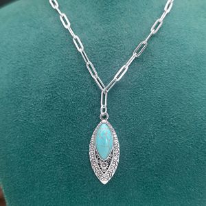 Collana con Ciondolo Inciso Floreale, Design Vintage per Donne - Product Image 6