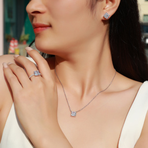 Anello in Argento Sterling S925 con Zircone Bianco Taglio Radiant e Fascia Pavé, Eleganza Audace per la Moderna Romantica - Product Image 6