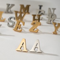 Broche de mode plaquée or avec initiale, épingle de col de costume, accessoires étanches en acier inoxydable, broches à 26 lettres pour femmes et hommes