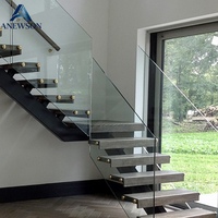 Structure d'escalier moderne et durable en acier inoxydable à profil carré avec garde-corps en verre pour usage résidentiel, appartement et hôtel