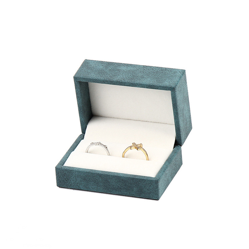 Caja azul del anillo de boda