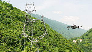 Drone professionnel S220 8K avec zoom optique 10x, 45 min d'autonomie de vol, suivi multi-objets par IA et retour automatique - Product Image 3