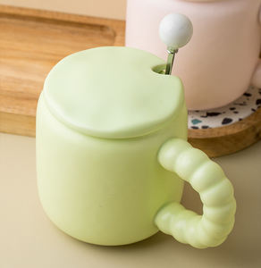 2025 nuevo diseño tazas personalizadas manijas <span class=keywords><strong>de</strong></span> perlas al por mayor <span class=keywords><strong>caramelo</strong></span> <span class=keywords><strong>Mate</strong></span> color cerámica café agua leche taza tazas mujeres regalo con tapa - Product Image 2