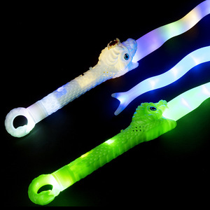 Épée-lance serpent lumineuse 70 cm avec LED, jouet pour enfants, idéale pour les marchés nocturnes - Product Image 4