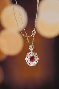 Collier Xinfly en or blanc 18 carats avec diamants naturels et rubis - Product Image 3