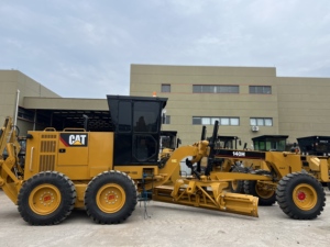 รถเกรดเดอร์มือสอง Caterpillar 140H พร้อมเครื่องยนต์ดีเซล CAT 3306 แท้ ใบมีดขนาด 14 ฟุต สภาพดี - Product Image 1