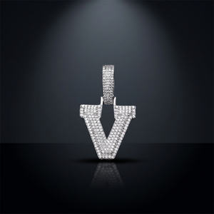 Colgante de Lujo de Plata 925 con Moissanita en Forma de Letra V, Micro Pavé, Corte Brillante Redondo, Unisex, para Uso Diario, Amuleto Temático - Product Image 3