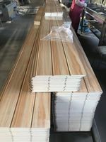 Panneau de bardage extérieur en métal de 383 mm de largeur, panneau sandwich isolé en PU, longueur personnalisée pour la décoration extérieure de la maison
