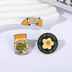 Pins de esmalte y broches de solapa con la frase 'COMPRA ME LIBROS Y LLÁMAME PRETTY', 'TE PERDERÁS PRONTO EN UNA LIBRERÍA', joyería divertida para lectura - Product Image 2