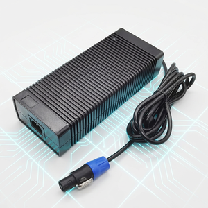 Chargeur au phosphate de fer et de lithium 73V4.5A à double <span class=keywords><strong>certification</strong></span>, équipement de charge universel pour motos électriques/vélos de plage - Product Image 1