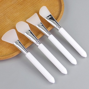 Brocha de Silicona para Mascarillas Faciales con 4 Formas, Suave, para Cuidado de la Piel, Aplicación en Spa, Mezcla de Mascarillas Faciales, para Salón de Belleza, para Mujeres - Product Image 1