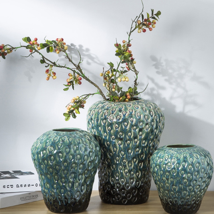 Personality light luxury living room office glazed porcelain decoration  peacock feather relief pattern ceramic vase