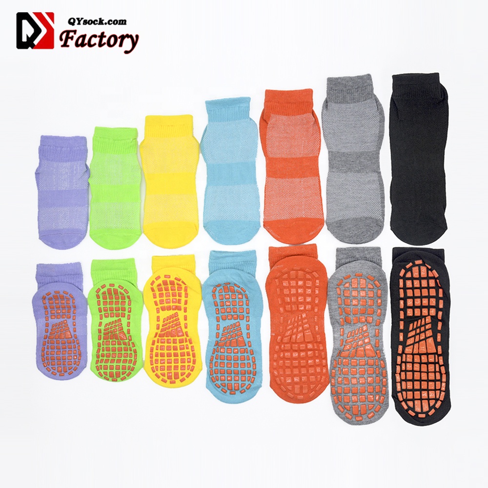 Wholesale sport custom trampoline socks grip socks kids children adults non slip anti slip trampoline jump grip sock