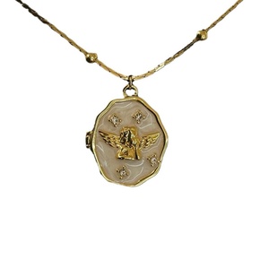 Collar de álbum de fotos DIY de moda con función de apertura y cierre, colgante de caja de fotos con flecha de Cupido de latón dorado, marco de fotos de circonita para mascotas - Product Image 5