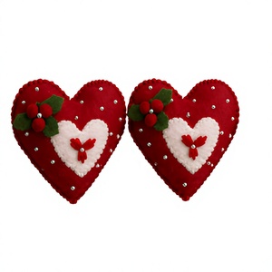 Adorno Navideño de Fieltro de Lana 100% Certificado, Hecho a Mano en el Himalaya, Ecológico, con Corazón Rojo, Decoración Tradicional para Colgar en la Pared - Product Image 2