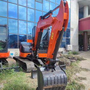 Excavateur Hitachi ZX50 de 5 tonnes d'occasion en parfait état avec de faibles heures de travail avec du caoutchouc pour le pouce en magasin - Product Image 2