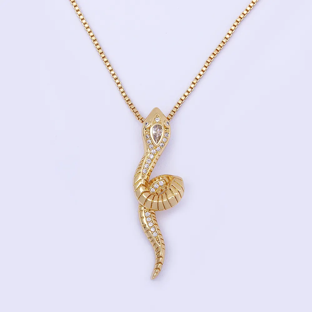 QIKU Hochwertige Schlangen form Gold Farbe Anhänger Frauen Halskette Kupfer Zirkon Schmuck Ungewöhnliche Accessoires Unisex Geschenk Großhandel