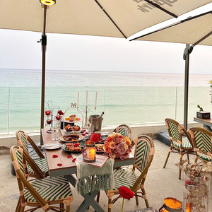 ชุดโต๊ะเก้าอี้หวายโลหะสไตล์ฝรั่งเศส ทนทานต่อสภาพอากาศ สำหรับรับประทานอาหารกลางแจ้ง รองรับ 6 ที่นั่ง ขนาดมาตรฐาน - Product Image 1