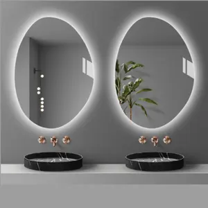 Miroir de salle de bain intelligent Lumière LED Écran tactile Miroir de maquillage irrégulier suspendu au mur Coiffeuse miroir lumineux d'appoint