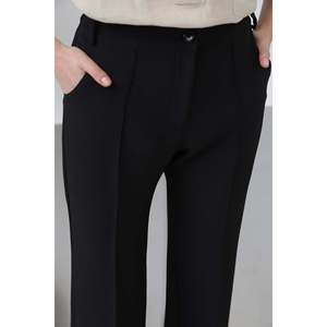 Pantalones de Mujer con Costuras Acanaladas, Negros, con Botones al Frente, Corte Ajustado, 18226PNT - Product Image 1