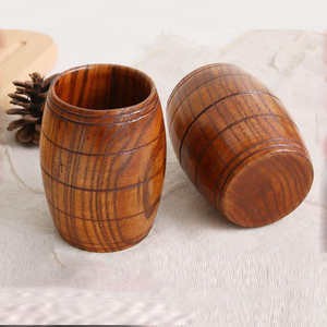 Vente populaire : Tasse <span class=keywords><strong>en</strong></span> <span class=keywords><strong>bois</strong></span> massif <span class=keywords><strong>en</strong></span> forme de <span class=keywords><strong>tonneau</strong></span>, écologique, vintage, pour boissons chaudes, eau et bière, avec logo personnalisé pour restaurant, style ancien charpentier - Product Image 1