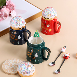 แก้วกาแฟเซรามิคคริสต์มาสขายส่ง ลายซานตาคลอสและต้นคริสต์มาส พร้อมฝาปิด ช้อน และกล่องของขวัญ - Product Image 3