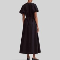 Robe longue plissée fluide et élégante à manches courtes en tissu naturel, personnalisée pour fabricants de vêtements, collection Printemps-Été