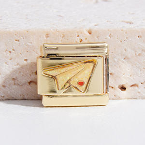 Vente en gros de bracelet à breloques italiennes en plaqué or 18 ct, bracelet à breloques en acier inoxydable avec dessin animé mignon et lettre italienne, bracelet à breloques en or - Product Image 3