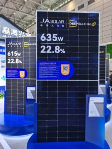 ราคาแผงโซลาร์เซลล์ JA Solar แบบขายส่ง 630W 635W 640W 645W 650W โมโน PERC แบบสองหน้า 144 ฮาล์ฟเซลล์ พร้อมมาตรฐาน IP68 มีสินค้าในสต็อก ลดราคา - Product Image 3