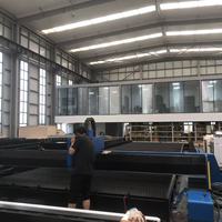 Machine de découpe laser à fibre numérique automatique sur rail au sol 20KW Cypcut 13035 pour tôles métalliques grand format