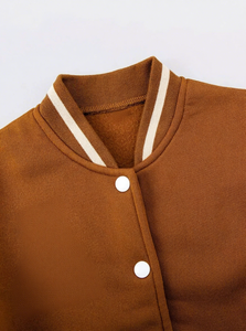 Chaqueta Universitaria Marrón con Bordado de la Letra A, Cuello Camisero, Cierre de Botones, Estilo Preppy, Prenda de Otoño, Unisex, Corte Regular - Product Image 5