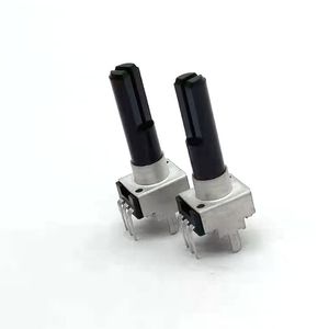 Potentiomètre rotatif simple à 3 broches R0902N B500K volume B504 douilles de 3 mm pour effets, microphone, mixeur - Product Image 1