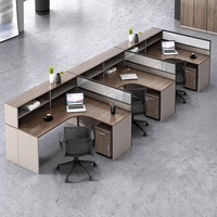 Bureau moderne pour le personnel Bureau en forme de L 4 positions Bureau d'ordinateur Écran de démarrage Table de confidentialité Poste de travail