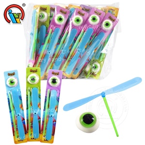 Fábrica de dulces de juguete de China, juguete volador con globo ocular, dulces gomosos para niños - Product Image 1