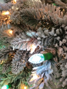 Fabricants en gros de lumières de Noël pré-éclairées WRGB en forme de fraises, arbre de Noël <span class=keywords><strong>artificiel</strong></span> avec effet de neige - Product Image 5