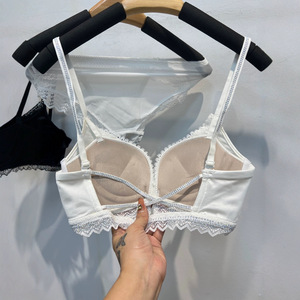 Soutien-gorge push-up extra épais pour femmes à poitrine petite, sans armatures, en satin et dentelle, avec dos élégant, à boutonnage frontal - Product Image 3