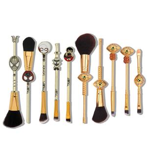 Set de 7 Brochas de Maquillaje de la <span class=keywords><strong>Serie</strong></span> de Películas, <span class=keywords><strong>Doctor</strong></span> <span class=keywords><strong>Strange</strong></span>, Thanos, Spider, Anime, Mango de Metal Dorado, Brocha para Rubor, Sombra de Ojos, Kit de Herramientas - Product Image 2